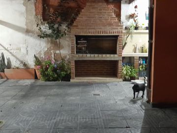 Casa en venta - 3 Dormitorios 2 Baños - Cochera - 260Mts2 - Merlo Oeste