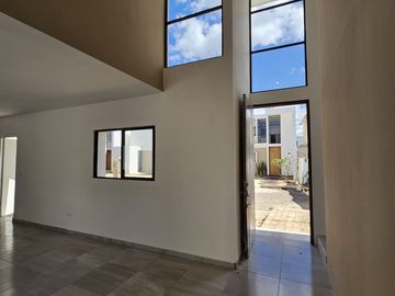 CASA EN PRIVADA  A 500 METROS DE PERIFERICO CON HABITACION EN PLANTA BAJA.