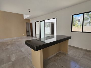 CASA EN PRIVADA  A 500 METROS DE PERIFERICO CON HABITACION EN PLANTA BAJA.