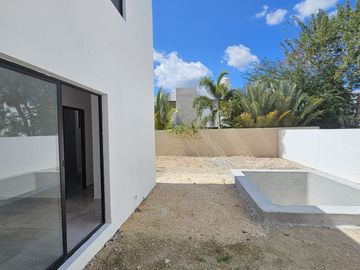 CASA EN PRIVADA  A 500 METROS DE PERIFERICO CON HABITACION EN PLANTA BAJA.