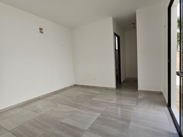 CASA EN PRIVADA  A 500 METROS DE PERIFERICO CON HABITACION EN PLANTA BAJA.