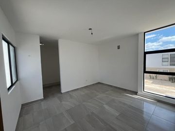 CASA EN PRIVADA  A 500 METROS DE PERIFERICO CON HABITACION EN PLANTA BAJA.