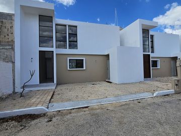 CASA EN PRIVADA  A 500 METROS DE PERIFERICO CON HABITACION EN PLANTA BAJA.