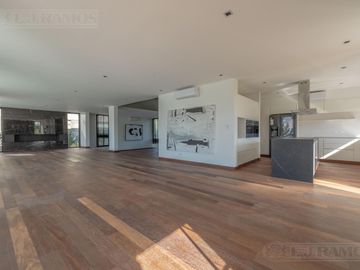 Casa  a estrenar al agua con 4 dormitorios en venta en El Yacht - Nordelta