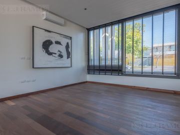 Casa  a estrenar al agua con 4 dormitorios en venta en El Yacht - Nordelta
