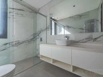 Casa  a estrenar al agua con 4 dormitorios en venta en El Yacht - Nordelta