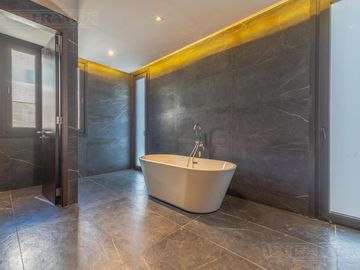 Casa  a estrenar al agua con 4 dormitorios en venta en El Yacht - Nordelta