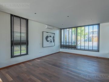 Casa  a estrenar al agua con 4 dormitorios en venta en El Yacht - Nordelta