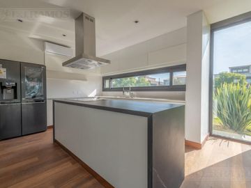 Casa  a estrenar al agua con 4 dormitorios en venta en El Yacht - Nordelta