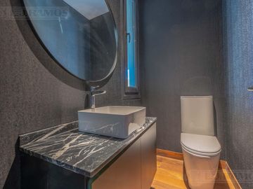 Casa  a estrenar al agua con 4 dormitorios en venta en El Yacht - Nordelta