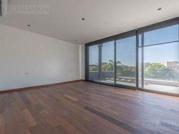 Casa  a estrenar al agua con 4 dormitorios en venta en El Yacht - Nordelta