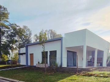 Casa en venta - 3 Dormitorios 3 Baños - Cochera - 579Mts2 - Pilar del Este
