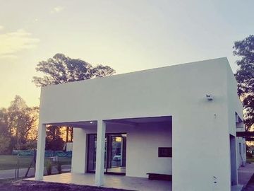 Casa en venta - 3 Dormitorios 3 Baños - Cochera - 579Mts2 - Pilar del Este