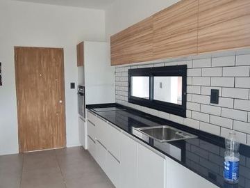 Casa en venta - 3 Dormitorios 3 Baños - Cochera - 579Mts2 - Pilar del Este