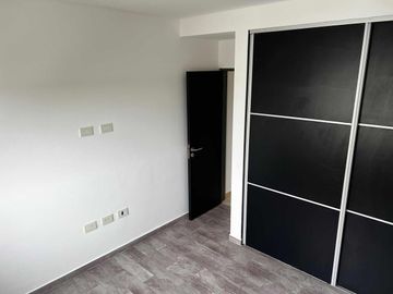 Departamento en venta - 2 Dormitorios 1 Baño - Cochera - 65Mts2 - Monte Grande, Esteban Echeverría