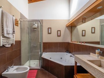 Casa en venta - 5 ambientes - cochera - Villa Pueyrredon