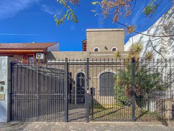 Casa en venta - 5 ambientes - cochera - Villa Pueyrredon