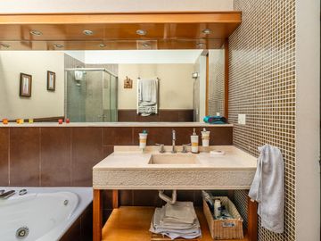 Casa en venta - 5 ambientes - cochera - Villa Pueyrredon
