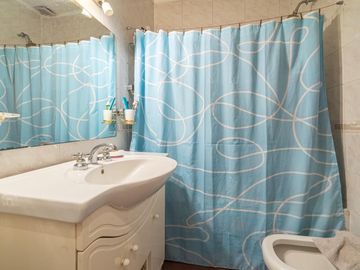 Casa en venta - 5 ambientes - cochera - Villa Pueyrredon