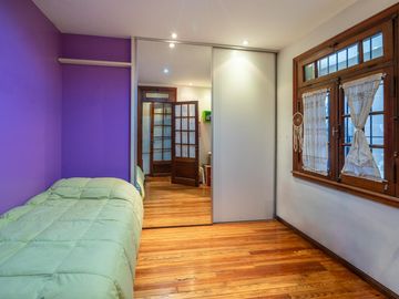 Casa en venta - 5 ambientes - cochera - Villa Pueyrredon