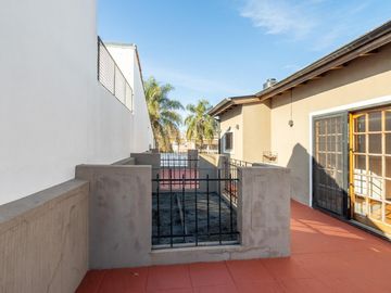 Casa en venta - 5 ambientes - cochera - Villa Pueyrredon