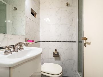 Casa en venta - 5 ambientes - cochera - Villa Pueyrredon