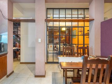 Casa en venta - 5 ambientes - cochera - Villa Pueyrredon