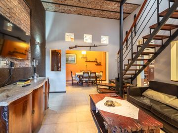 Casa en venta - 5 ambientes - cochera - Villa Pueyrredon
