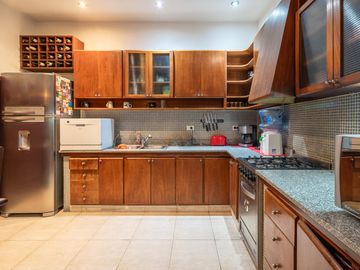 Casa en venta - 5 ambientes - cochera - Villa Pueyrredon