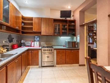 Casa en venta - 5 ambientes - cochera - Villa Pueyrredon