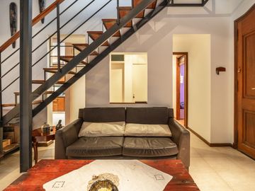Casa en venta - 5 ambientes - cochera - Villa Pueyrredon