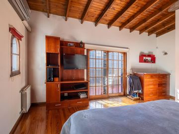Casa en venta - 5 ambientes - cochera - Villa Pueyrredon