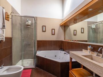 Casa en venta - 5 ambientes - cochera - Villa Pueyrredon