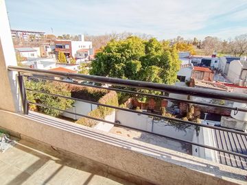Venta  Departamento en Lanús Este 2 ambientes con balcón al contrafrente