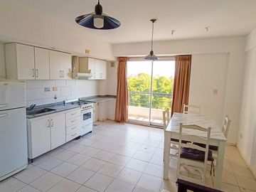 Venta  Departamento en Lanús Este 2 ambientes con balcón al contrafrente