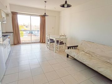 Venta  Departamento en Lanús Este 2 ambientes con balcón al contrafrente