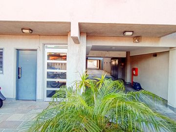 Venta  Departamento en Lanús Este 2 ambientes con balcón al contrafrente