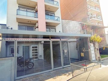 Venta  Departamento en Lanús Este 2 ambientes con balcón al contrafrente