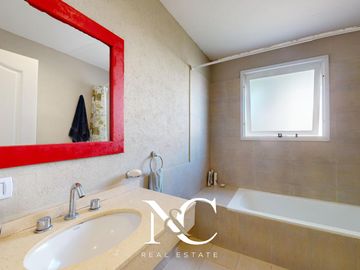 Casa en venta en Costa Esmeralda fondo cancha golf