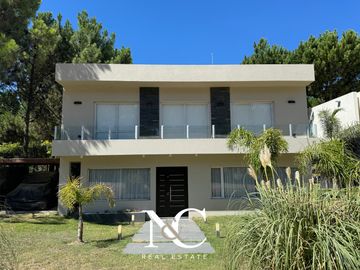 Casa en venta en Costa Esmeralda fondo cancha golf