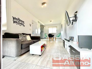 EXCELENTE DEPTO. 3 AMBIENTES EN PRIMER PISO BARRIO CERRADO