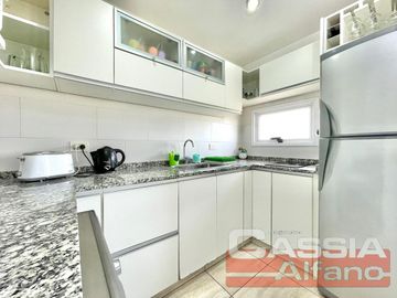EXCELENTE DEPTO. 3 AMBIENTES EN PRIMER PISO BARRIO CERRADO