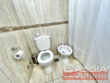 EXCELENTE DEPTO. 3 AMBIENTES EN PRIMER PISO BARRIO CERRADO