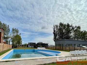 EXCELENTE DEPTO. 3 AMBIENTES EN PRIMER PISO BARRIO CERRADO