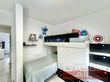 EXCELENTE DEPTO. 3 AMBIENTES EN PRIMER PISO BARRIO CERRADO