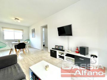 EXCELENTE DEPTO. 3 AMBIENTES EN PRIMER PISO BARRIO CERRADO