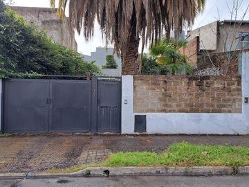 Casa de 3 amb. a la venta en lomas del mirador. Excelente Ubicación