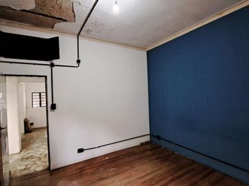 Casa de 3 amb. a la venta en lomas del mirador. Excelente Ubicación