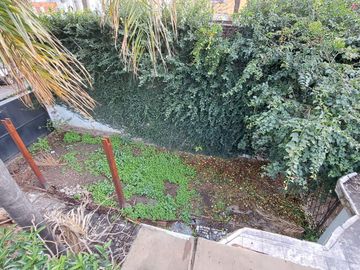 Casa de 3 amb. a la venta en lomas del mirador. Excelente Ubicación