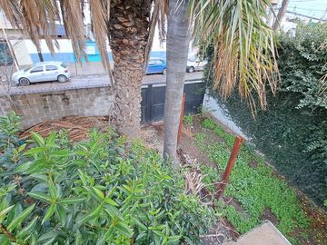 Casa de 3 amb. a la venta en lomas del mirador. Excelente Ubicación
